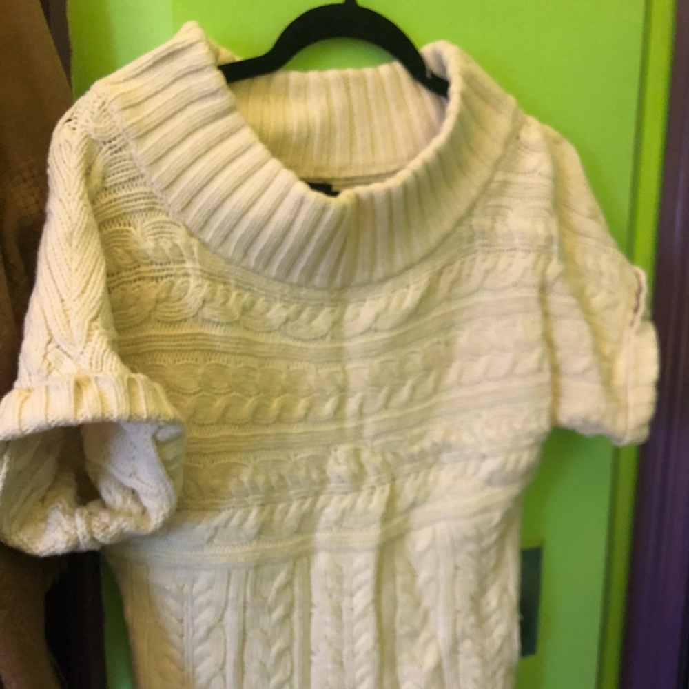 Express white T-shirt style chunky cable knit